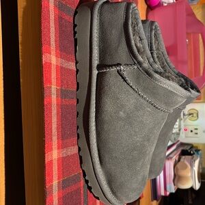 Brand new UGG’s size 8…color gray